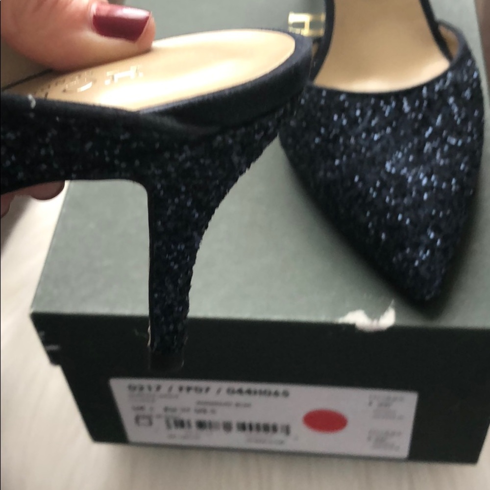 Shoes - Picture 5 of 5